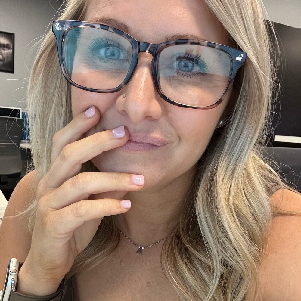 Meet your Posher, Kayla